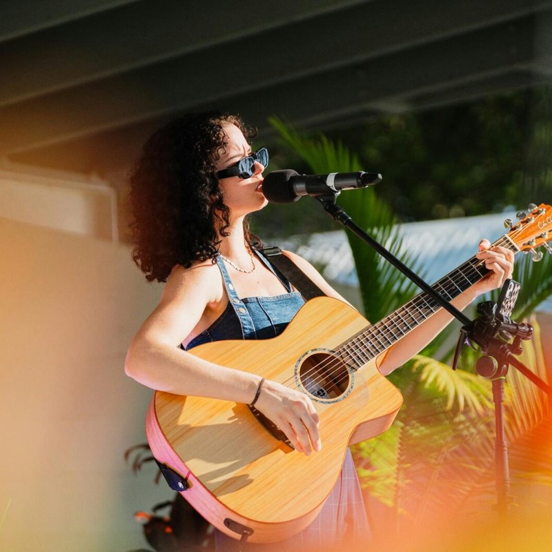 Groovin' in the Green — Golden Grooves